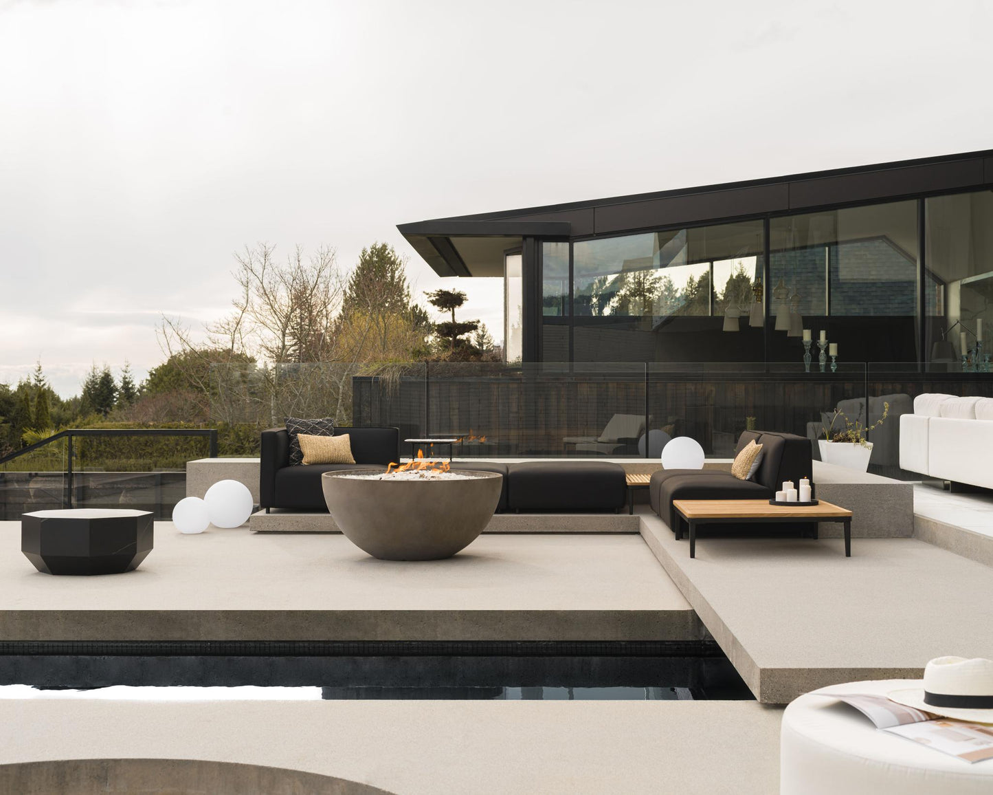 Arya Outdoor Modular Featuring Francis End Table