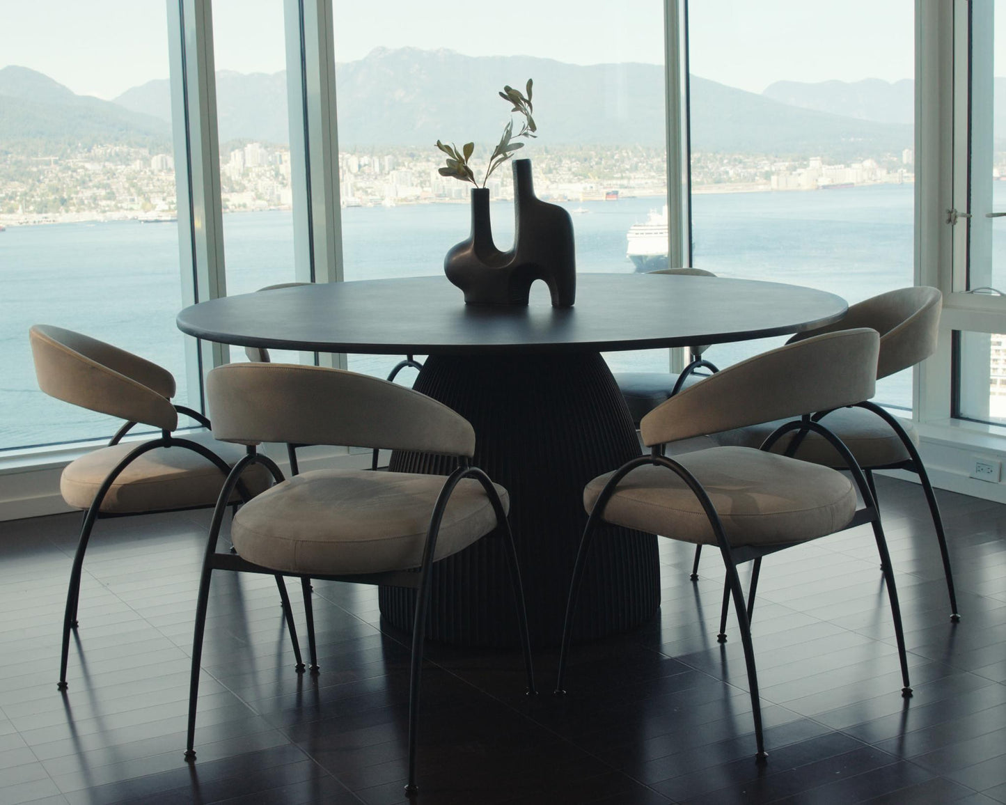 Gallus Dining Table