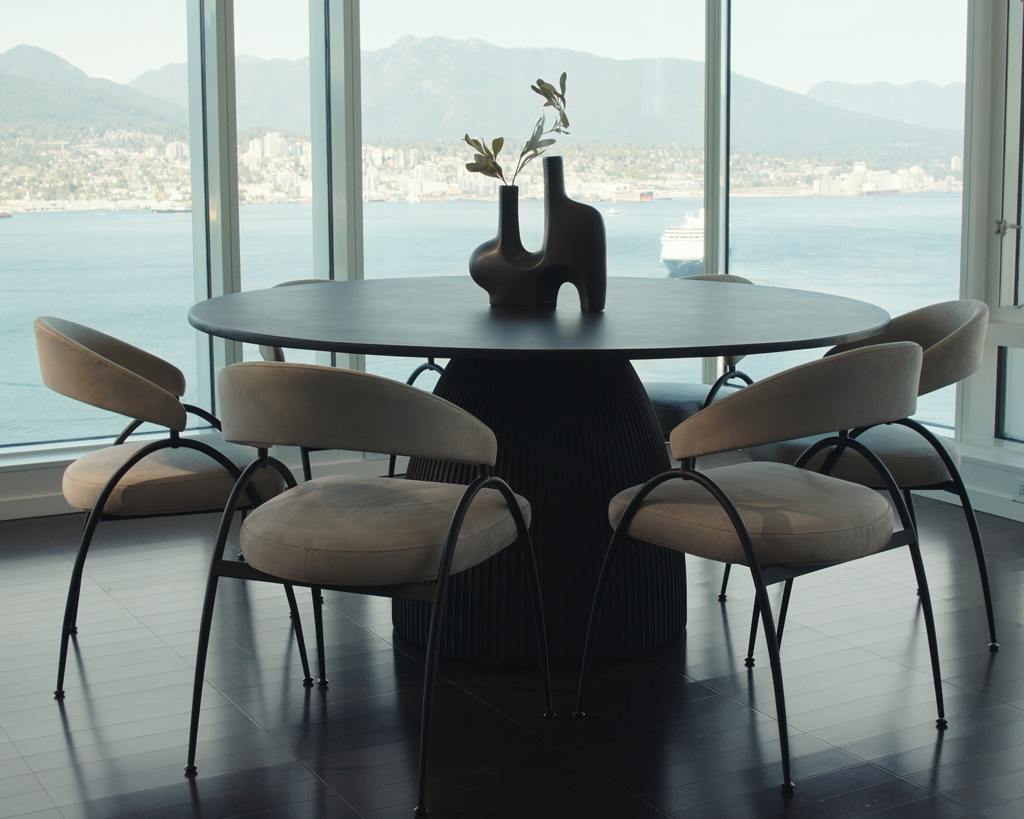 Gallus Dining Table