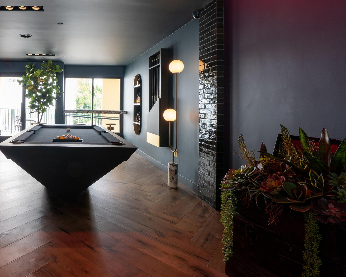 Uma Floor Lamp (Black Label)