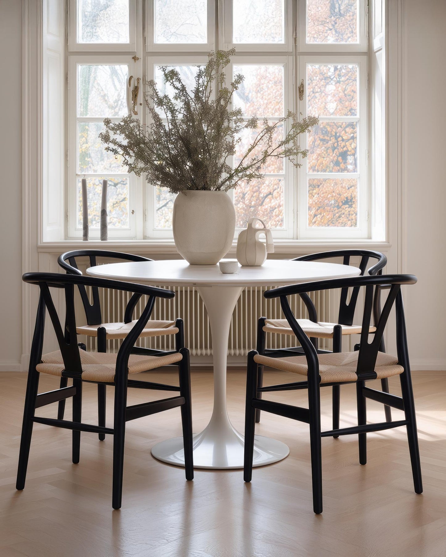 Tulip Table Round - Carrara