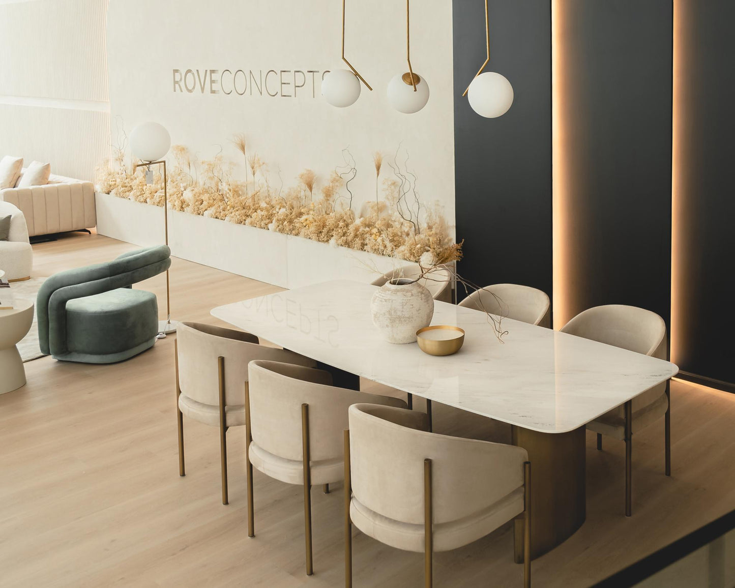 Solana Dining Scene  Showroom